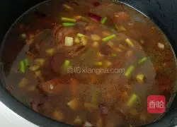 Illustration of how to make potato and sausage braised rice 7