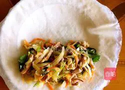 Illustration of how to make spring rolls (a delicacy during the Qingming Festival in southern Fujian) 7