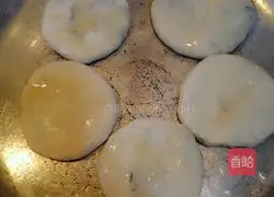 Illustration of how to make leek, egg and shrimp skin filling box 13