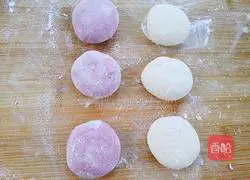 Illustration of how to make romantic rose flower rolls 9