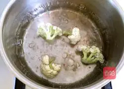 Illustration of how to make chicken leg rice bowl 3