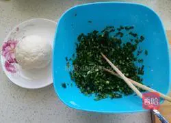 Illustration of how to make leek and egg boxes 3