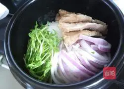 Illustration of how to make claypot rice 3