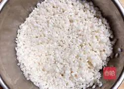 Illustration of how to make crab roe casserole porridge 7