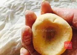 Illustration of how to make corn steamed buns 13