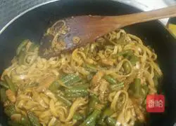 Illustration of making braised beans and noodles 6