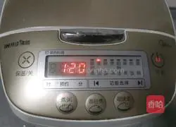 Illustration of how to make peach gum, white fungus and millet porridge 9