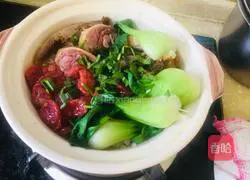 Illustration of the home version of cured meat clay pot rice 5