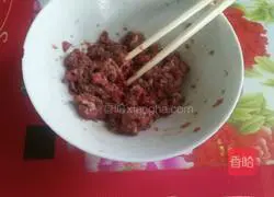 Illustration of how to make beef burgers 2