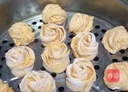 Illustration of how to make carrot rolls 8