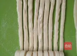 Illustration of how to make pansi flower rolls 10