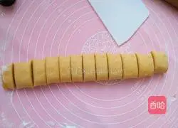 Illustration of how to make pumpkin and multi-grain flower rolls 9