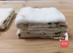 Illustration of how to make scallion rolls 11