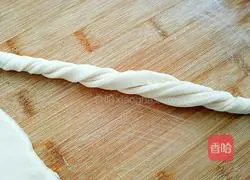 Illustration of how to make silver silk flower rolls 8