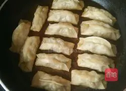 Illustration of how to make homemade pot stickers 10