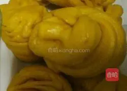 Illustration of how to make pumpkin rolls 6