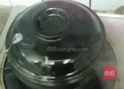 Illustration of how to make claypot rice 6