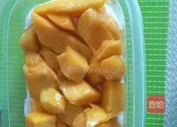 Illustration of how to make mango yogurt box 7