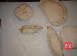 Illustration of how to make radish and banana boxes 6