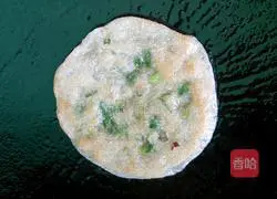 Illustration of how to make dumpling skin scallion pancakes 9