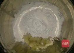 Illustration of how to make radish and banana box 2