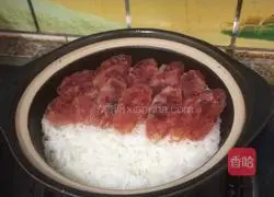 Illustration of how to make sausage clay pot rice 5