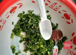 Illustration of how to make green onion rolls 5