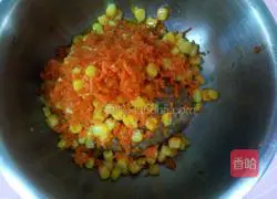 Illustration of how to make carrot and corn meat dumplings 12
