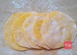 Illustration of how to make pumpkin rose rolls 8