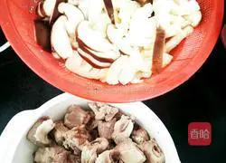 Illustration of how to make claypot rice 1