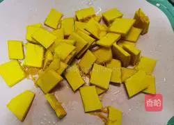 Illustration of how to make peach gum, millet and pumpkin soup 6