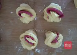 Illustration of how to make vegetable juice flower rolls 7