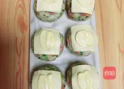 Illustration of how to make broccoli, corn and cheese rice balls 16