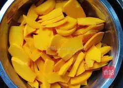 Illustration of how to make pumpkin rose rolls 2