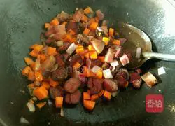 Illustration of how to make rice cooker bacon and sausage claypot rice 5