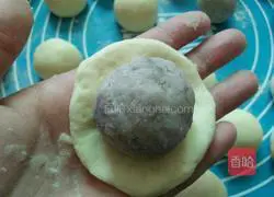 Illustration of how to make taro buns 6