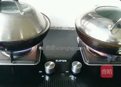 Illustration of how to make bacon and pickled cabbage noodles 14