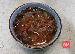 Illustration of how to make peach gum, millet and pumpkin soup 3