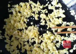 Illustration of how to make three fresh dumplings 4