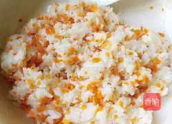 Illustration of how to make seaweed and meat floss rice balls 2