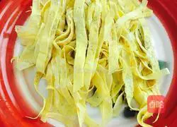 Illustration of how to make quick pancakes and rolls 6