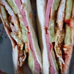 Egg and ham sandwich