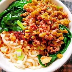 Dry noodles with pickled beans and meat minced in oil