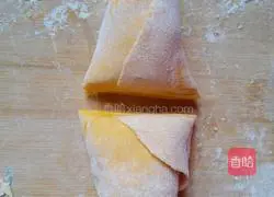 Illustration of how to make pumpkin rose rolls 10