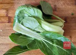 Illustration of how to make sour beans, minced meat and oil and pour dry noodles 9