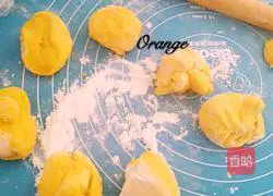 Illustration of how to make piggy steamed buns 6