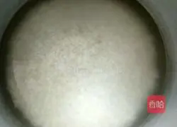 Illustration of how to make shrimp braised rice 1