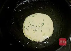 Illustration of how to make green onion cake 8