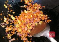 Illustration of how to make golden needle cheese and beef baked rice 4