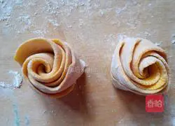Illustration of how to make pumpkin rose rolls 11